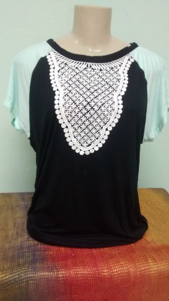 Blusa detalhe em renda e abertura nas costas tam GG